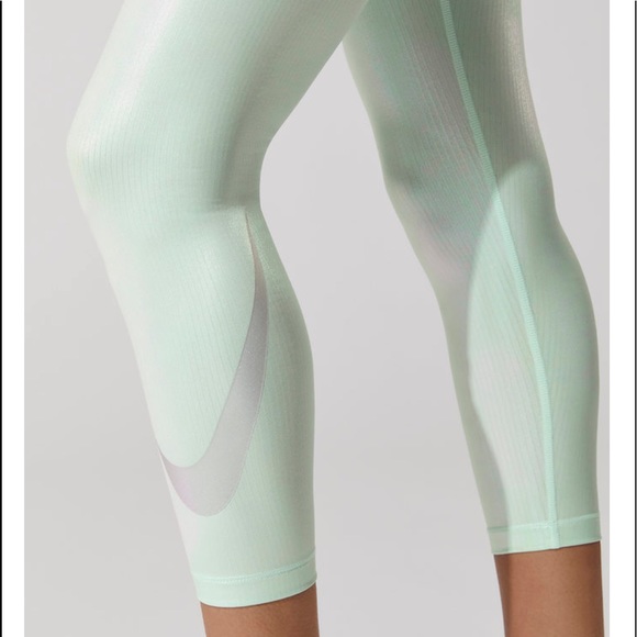 NWT NikePro 7/8 Tight in Igloo-Sold out everywhere - Picture 5 of 6